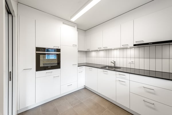 Erstbezug nach Sanierung. Grosszügige Wohnung mitten in Familienquartier. 8