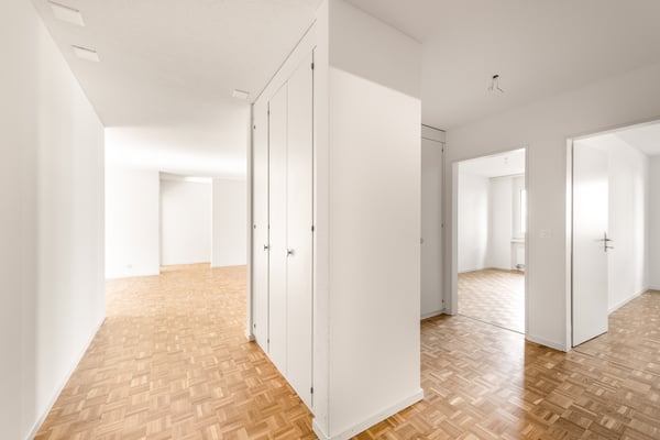 Erstbezug nach Sanierung. Grosszügige Wohnung mitten in Familienquartier. 2