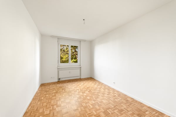 Erstbezug nach Sanierung. Grosszügige Wohnung mitten in Familienquartier. 3