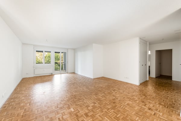 Erstbezug nach Sanierung. Grosszügige Wohnung mitten in Familienquartier. 5