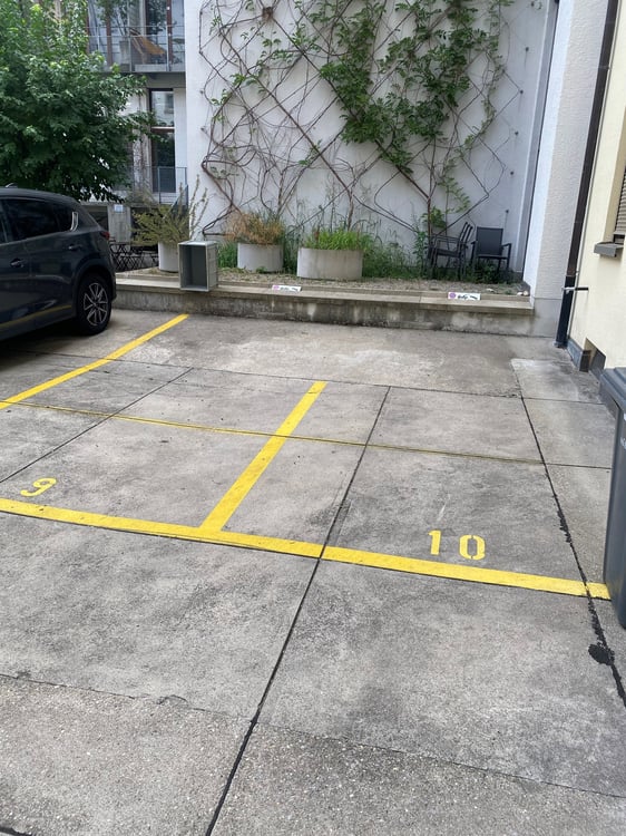 Abstellplatz im Kreis 4 zu Vermieten! 2