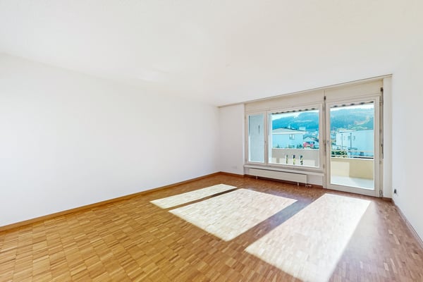 Grosszügige Wohnung mit Balkon 2
