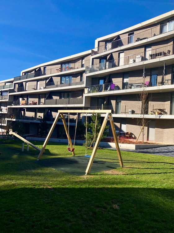 Dans un immeuble contemporain 2