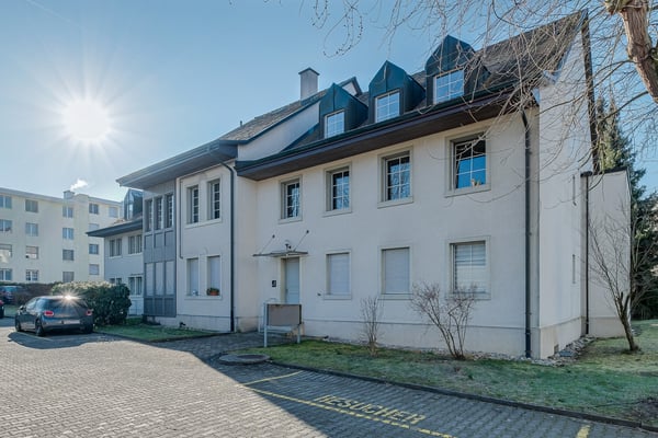 Grosszügige 3.5-Zimmerwohnung 1