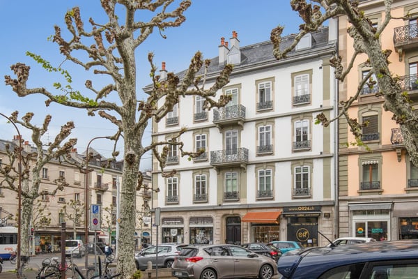Centre-Ville - Place extérieure 2
