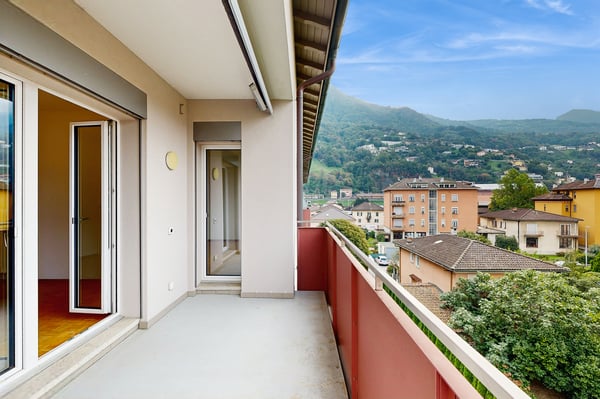 Vivere vicino al centro: rinnovato con splendida vista 6