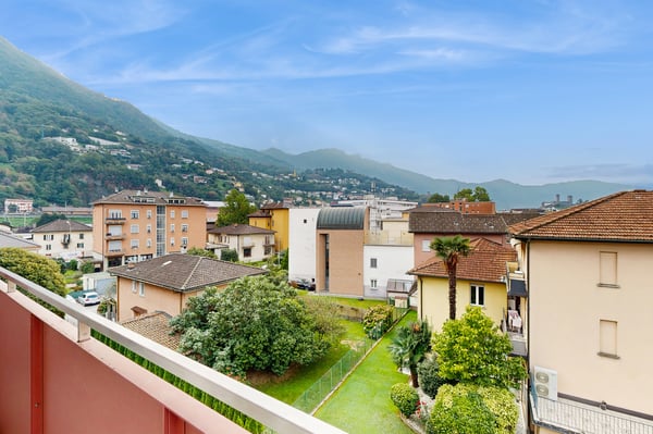 Vivere vicino al centro: rinnovato con splendida vista 11