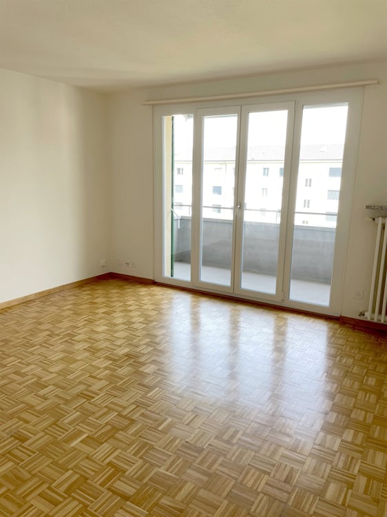 Helle 4-Zimmer-Wohnung mit Balkon an zentraler Lage in Emmenbrücke 3