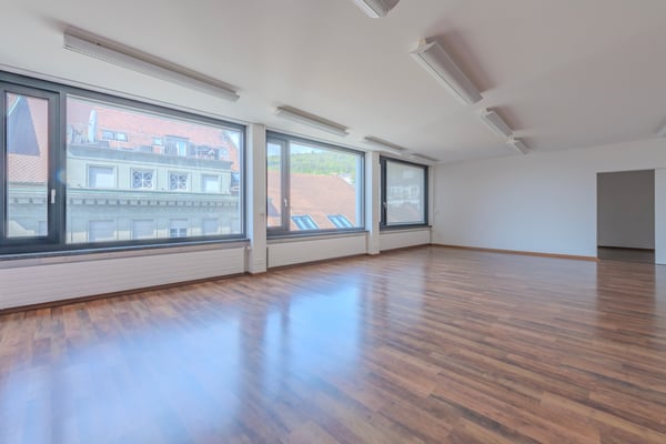 Moderne Büroräumlichkeiten im Herzen von Biel ab sofort verfügbar! 2