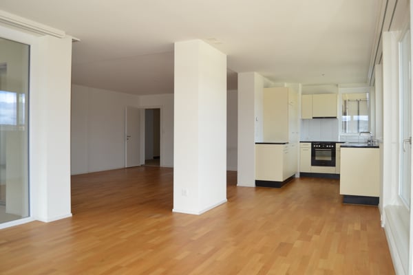 Moderne Wohnung an zentraler Lage in Wollishofen mit zwei Loggias 3