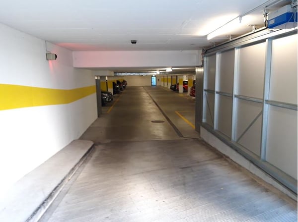 Einstellplatz im Zentrum von Wollishofen zu vermieten 4