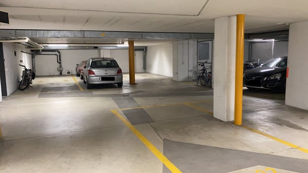 Einstellplatz an der Schaffhauserstrasse 11 zu vermieten 3