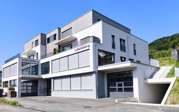 Moderne 4.5-Zimmer-Neubau-Attikawohnung mit Terrasse in Toffen 1