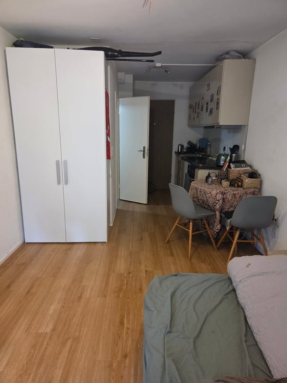 teil möbliertes charmantes Studio in ruhiger Lage zu vermieten 4