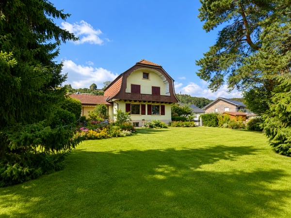Attraktives Bauland mit bestehenden Bauten in Safnern – 2'212 m² mit viel Potenzial 1
