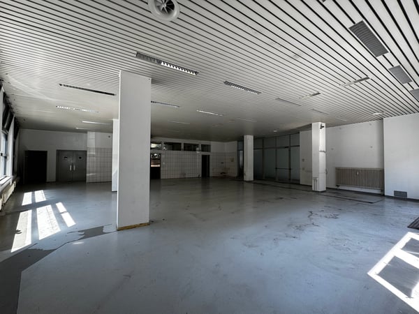 attraktive Gewerbefläche mit separaten Eingang und Warenlift zu vermieten 8