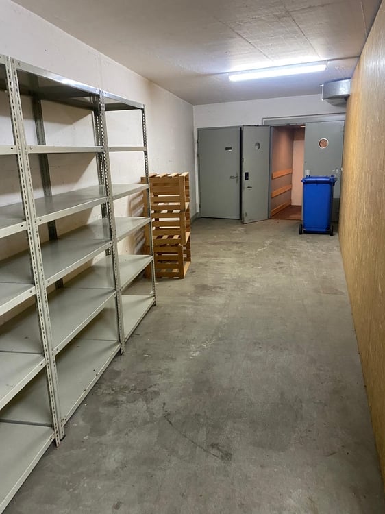 attraktive Gewerbefläche mit separaten Eingang und Warenlift zu vermieten 5