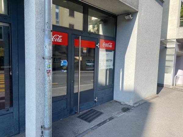 attraktive Gewerbefläche mit separaten Eingang und Warenlift zu vermieten 2