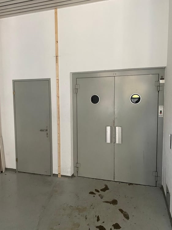 attraktive Gewerbefläche mit separaten Eingang und Warenlift zu vermieten 4