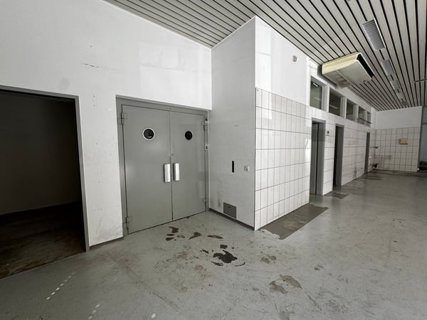 attraktive Gewerbefläche mit separaten Eingang und Warenlift zu vermieten 9