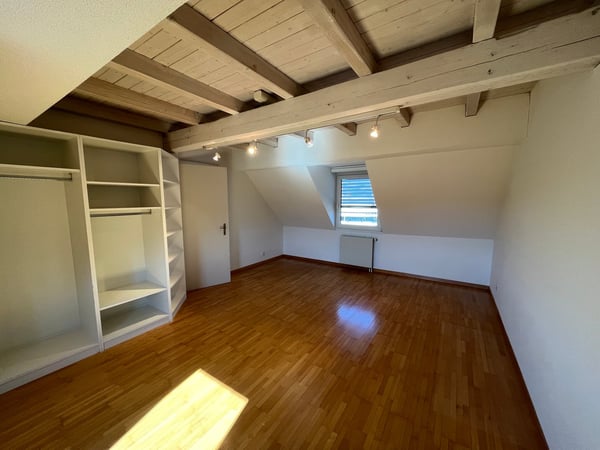 Charmante 2.5-Zimmer-Maisonette-Wohnung mit Dachterrasse im Herz von Luzern 12
