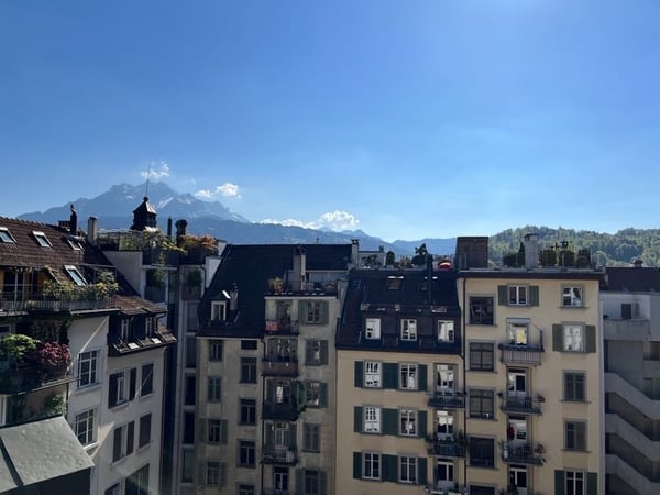 Charmante 2.5-Zimmer-Maisonette-Wohnung mit Dachterrasse im Herz von Luzern 18