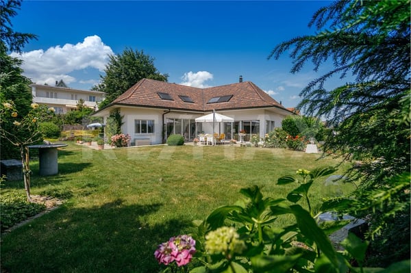 Repräsentativ | grosszügig | zeitlos - Villa im Landhausstil mit Gartenparadies in Biberist SO 2