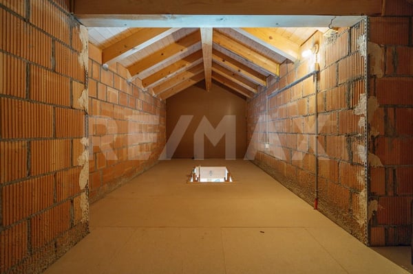 3.5-Zimmer-Dachwohnung mit Balkon und Carport in Lauterbrunnen 9