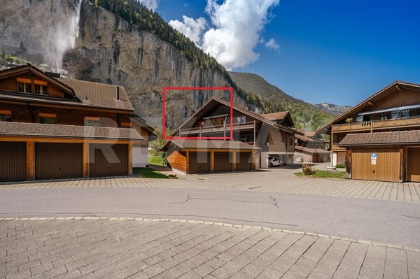 3.5-Zimmer-Dachwohnung mit Balkon und Carport in Lauterbrunnen 2