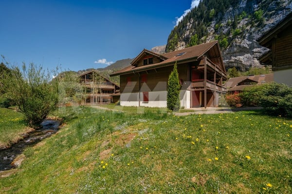 3.5-Zimmer-Dachwohnung mit Balkon und Carport in Lauterbrunnen 3