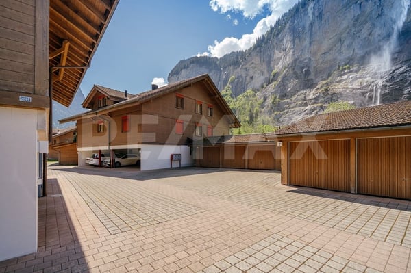 3.5-Zimmer-Dachwohnung mit Balkon und Carport in Lauterbrunnen 4