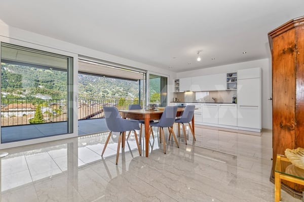 Exklusive 5.5 Zimmerwohnung mit wunderbarem Ausblick 8