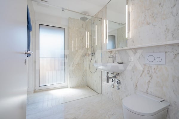 Exklusive 5.5 Zimmerwohnung mit wunderbarem Ausblick 13