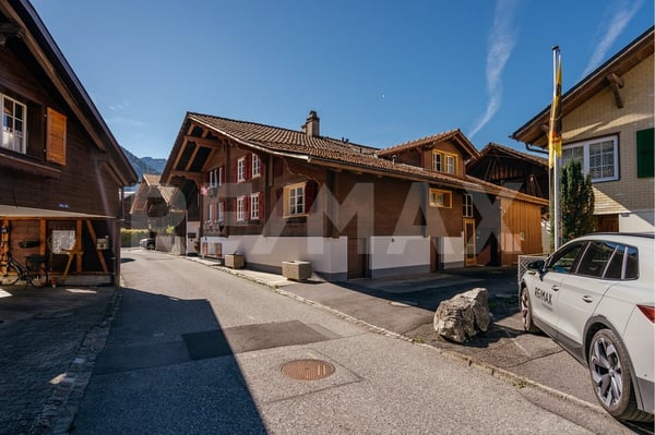 Charaktervolle Liegenschaft mit zwei Wohnebenen, grosszügigem Grundstück und viel Potenzial 2