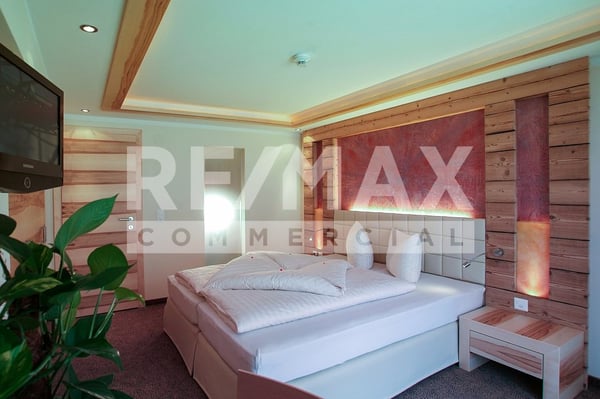 Top-Geschäftsliegenschaft in Samnaun: 4-Sterne-Hotel Garni und Tax-Free-Shop 3