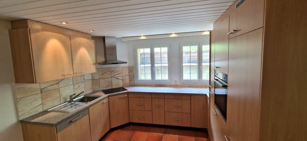 Grosszügige, sanierte Liegenschaft mit zwei Wohneinheiten, Studio & PV-Anlage 27