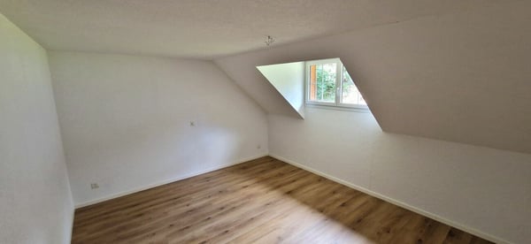 Grosszügige, sanierte Liegenschaft mit zwei Wohneinheiten, Studio & PV-Anlage 23