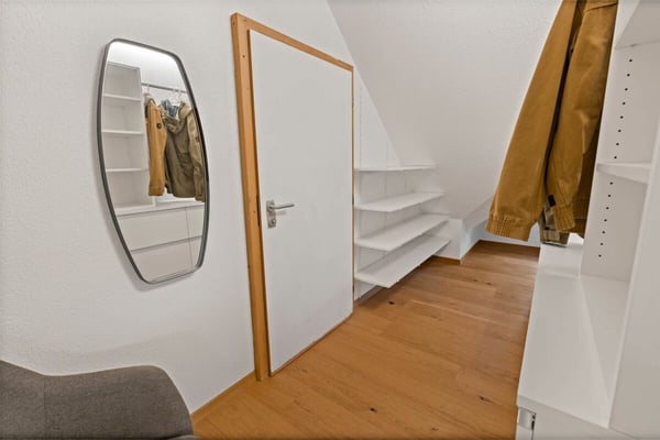 Grosszügige, sanierte Liegenschaft mit zwei Wohneinheiten, Studio & PV-Anlage 6