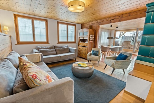 Grosszügige, sanierte Liegenschaft mit zwei Wohneinheiten, Studio & PV-Anlage 14