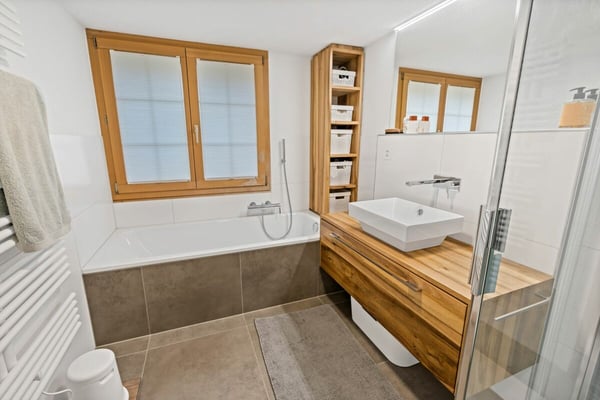 Grosszügige, sanierte Liegenschaft mit zwei Wohneinheiten, Studio & PV-Anlage 9