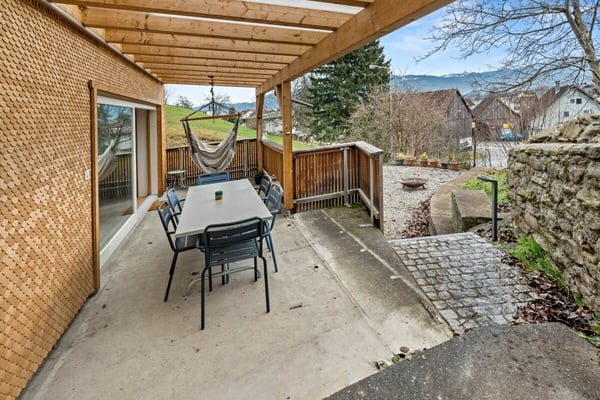 Grosszügige, sanierte Liegenschaft mit zwei Wohneinheiten, Studio & PV-Anlage 17