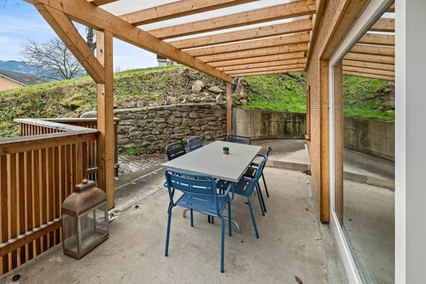 Grosszügige, sanierte Liegenschaft mit zwei Wohneinheiten, Studio & PV-Anlage 16