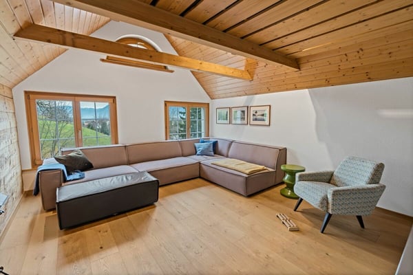 Grosszügige, sanierte Liegenschaft mit zwei Wohneinheiten, Studio & PV-Anlage 4