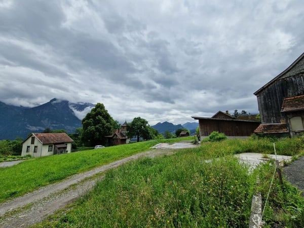 Grundstück mit verschiedenen Nutzungsmöglichkeiten 1
