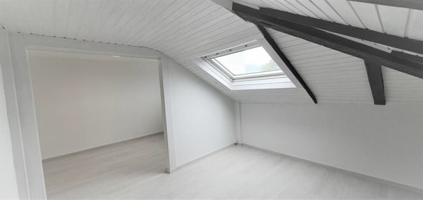 heimelige Dachwohnung an zentraler Lage 8