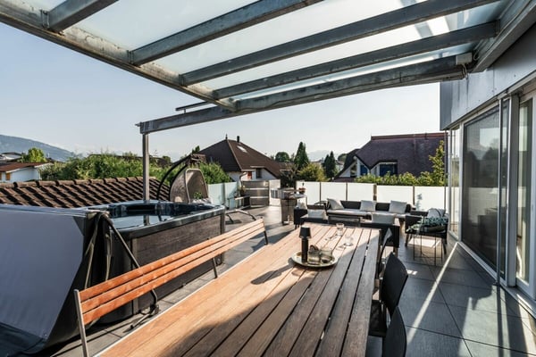 Grosszügiges 8-Zimmer-Einfamilienhaus mit Einliegerwohnung, Garten und grosser Terrasse 9