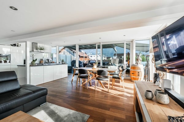 Grosszügiges 8-Zimmer-Einfamilienhaus mit Einliegerwohnung, Garten und grosser Terrasse