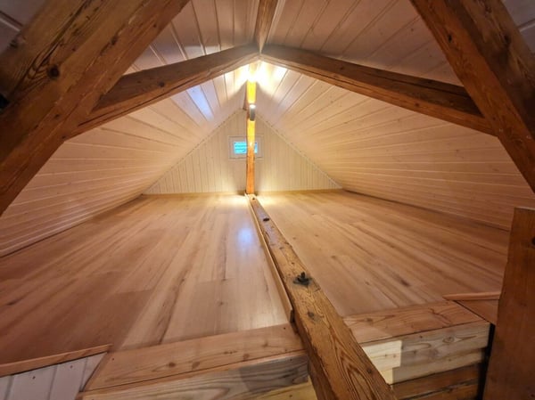 Helle, frisch renovierte 3.5-Zimmer-Dachwohnung mit Cheminée 8