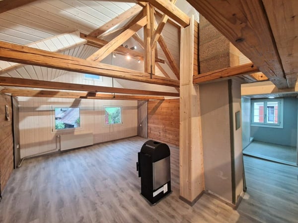 Helle, frisch renovierte 3.5-Zimmer-Dachwohnung mit Cheminée 3