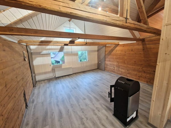 Helle, frisch renovierte 3.5-Zimmer-Dachwohnung mit Cheminée 2